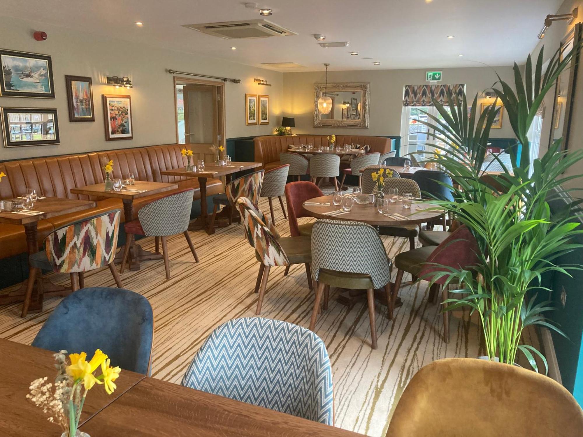 The Britannia Inn & Waves Restaurant St Austell Ngoại thất bức ảnh